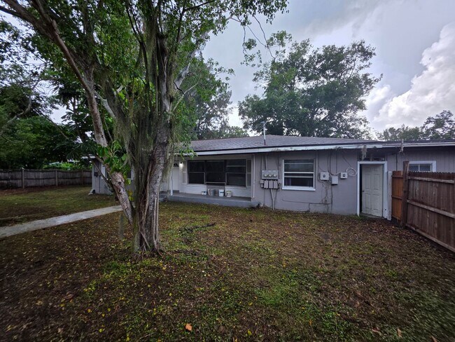 Building Photo - 5401 Russell Ave