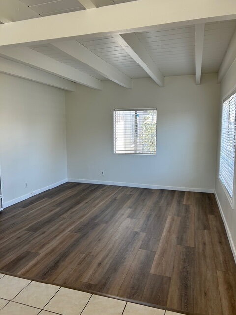 Building Photo - Renovated Upstairs 1-Bedroom with Private ...