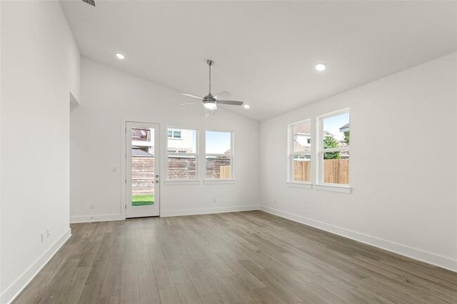Building Photo - 1117 Yaupon Holly Dr