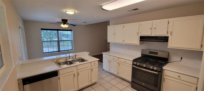 Building Photo - 195 Cardinal Dr