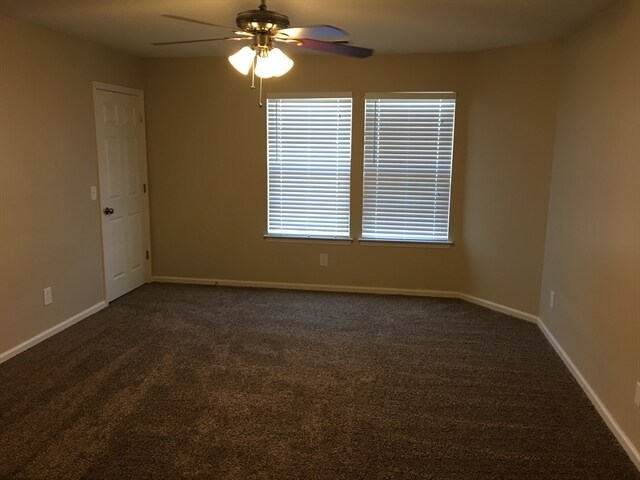 Building Photo - 13 Holly Springs Cir