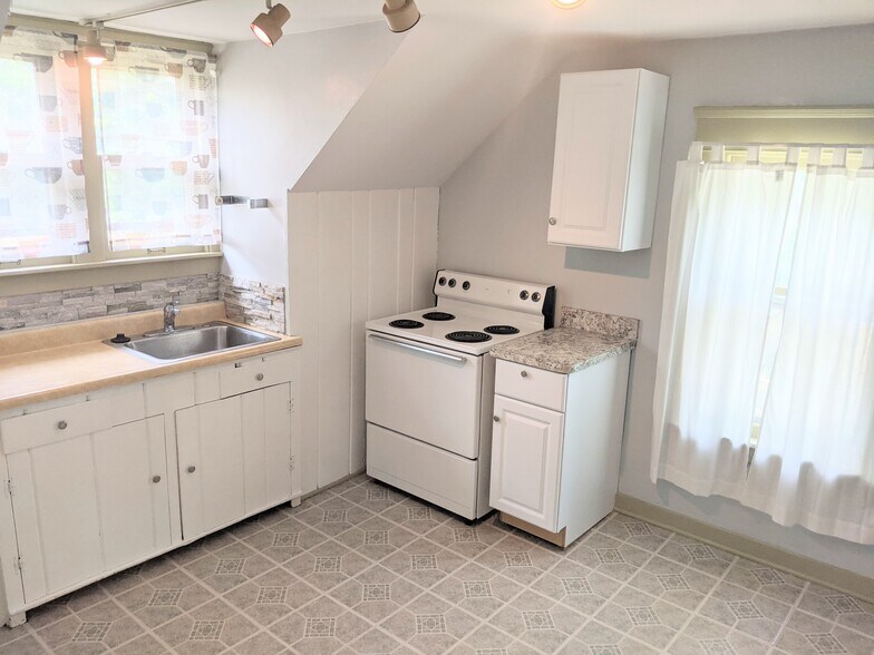 Kitchen - 732 W Shiawassee St