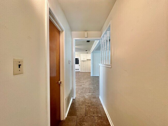 Building Photo - Spacious 3 bedroom 2 bathroom home in Tyler!