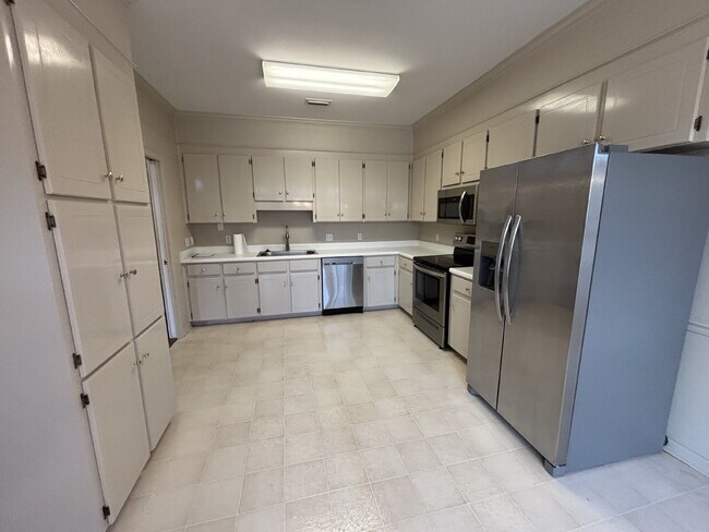 Building Photo - 39 Williamsburg Pl