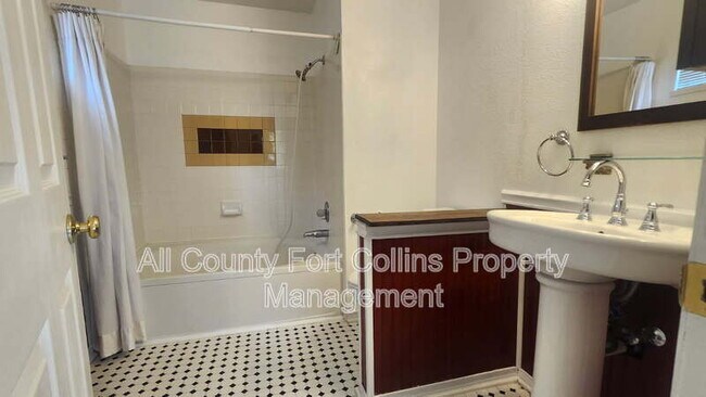 Building Photo - 4915 Twin Lakes Rd