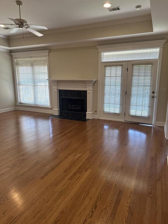 Building Photo - 711 Greenbriar Dr