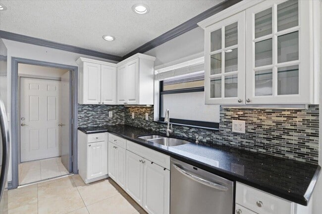 Building Photo - 21583 Villa Nova Dr