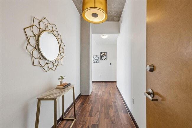Building Photo - 360 Nueces St