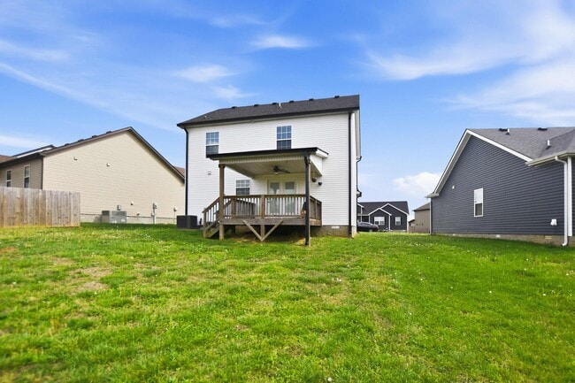 Building Photo - Pet Friendly Three Bedroom!