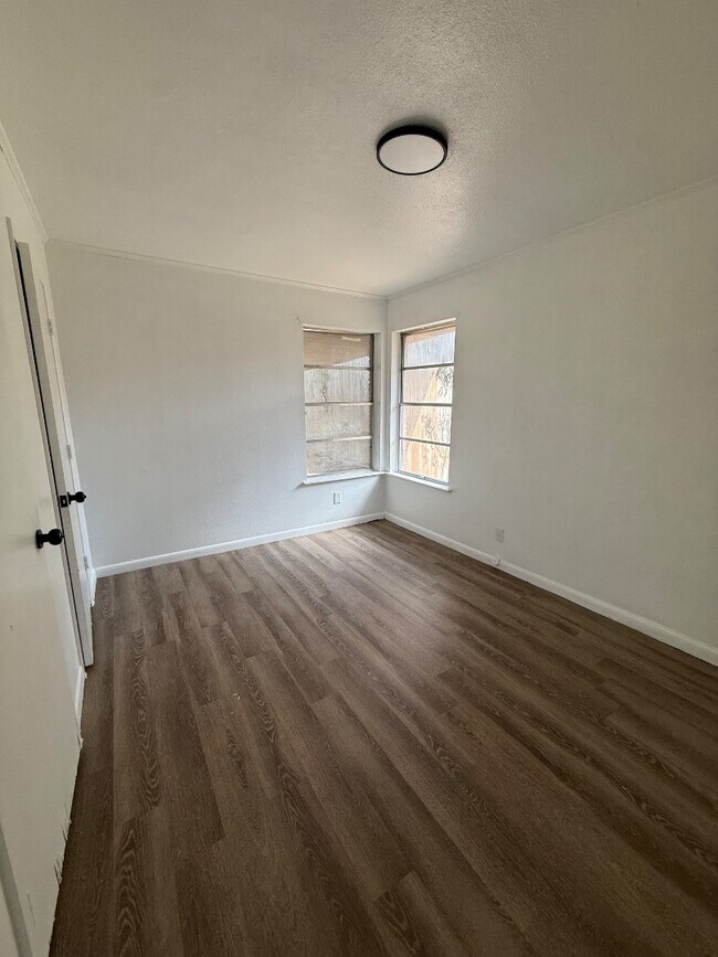 Building Photo - 1126 Stratton Dr