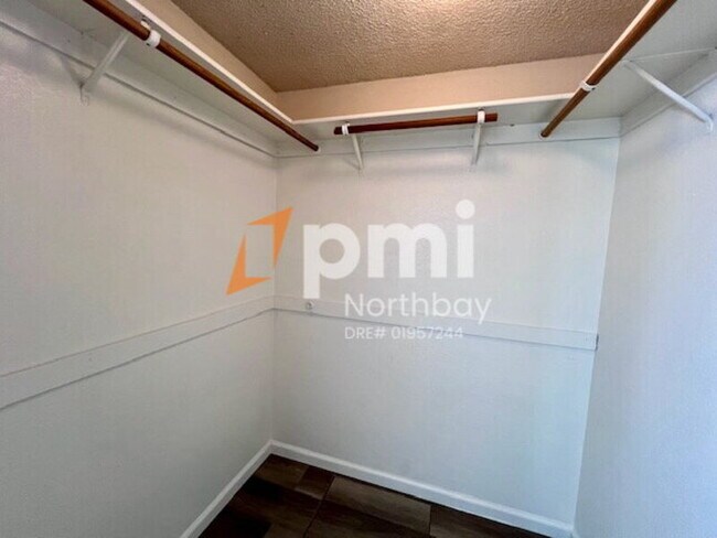 Building Photo - 816 Blackspur Dr