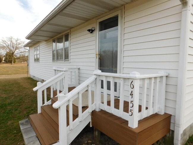 Building Photo - 6455 River Rd