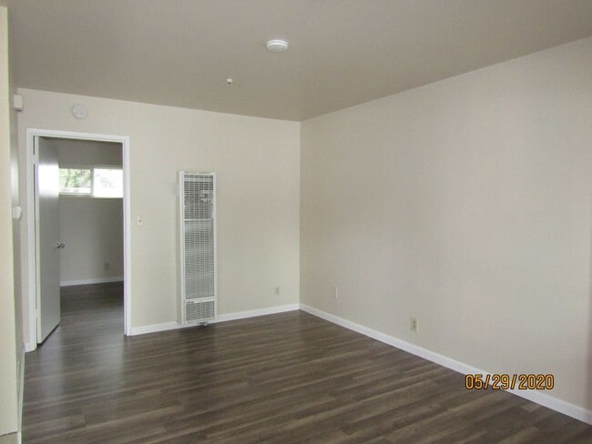 Building Photo - Cozy Updated One Bed One Bath Apartment Near Downtown Santa Rosa! $1,600/Monthly Includes Water, ...