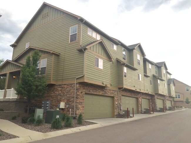 Building Photo - Start Your Summer off Right with Space in ...