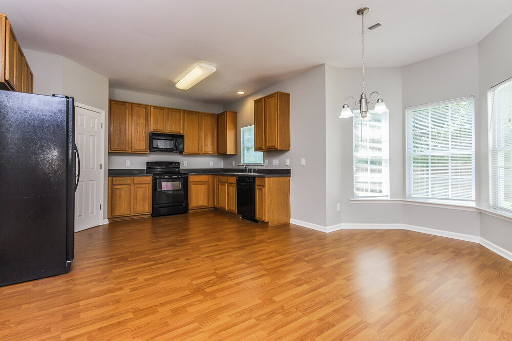 Building Photo - 804 Red Oak Tree Dr