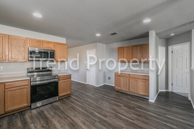 Building Photo - Beautiful Single Story 4 bedroom in Burles...