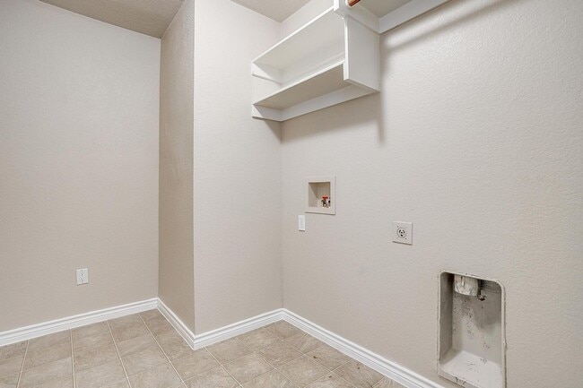 Building Photo - Perfectly located.  3 Bedroom, 2 Bath Home-  White Settlement ISD- 76108