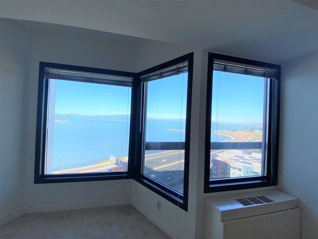 Building Photo - 1BD/1BATH Condo Available in Pacific Park Plaza