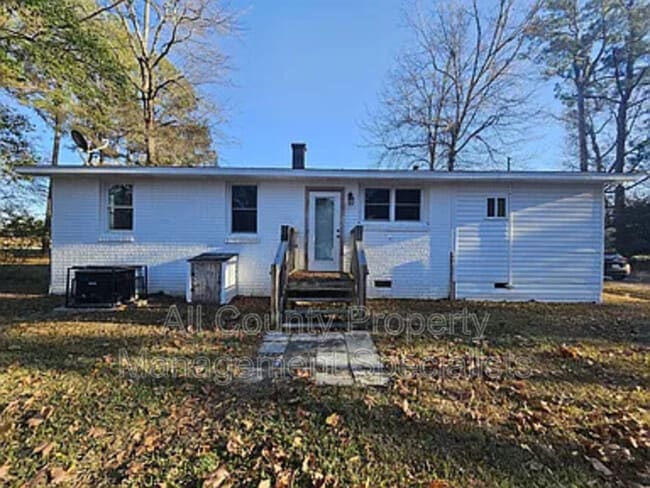 Building Photo - 1301 Pineview Dr