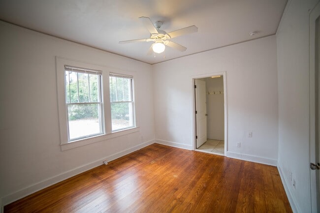 Building Photo - 1028 SW 4th Ave