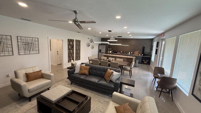 Building Photo - 4004 Peach Ln