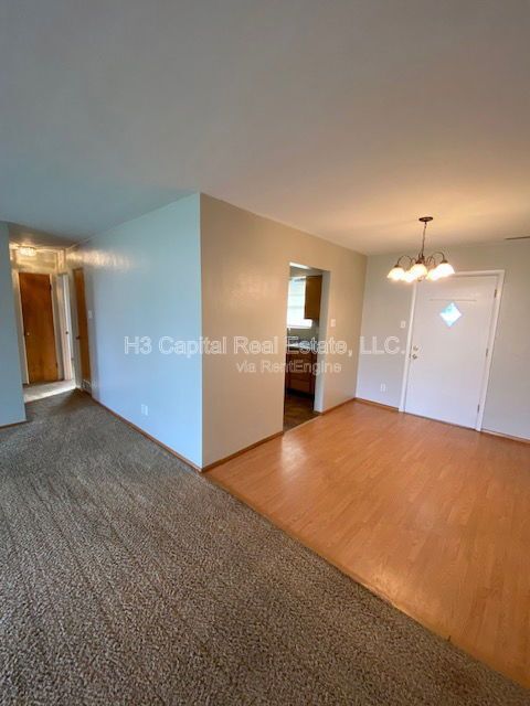 Building Photo - 2818 Yale Dr