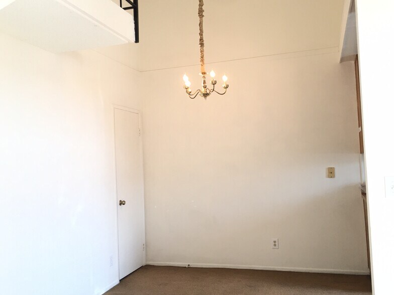 Building Photo - 28007 Tiffany Ln