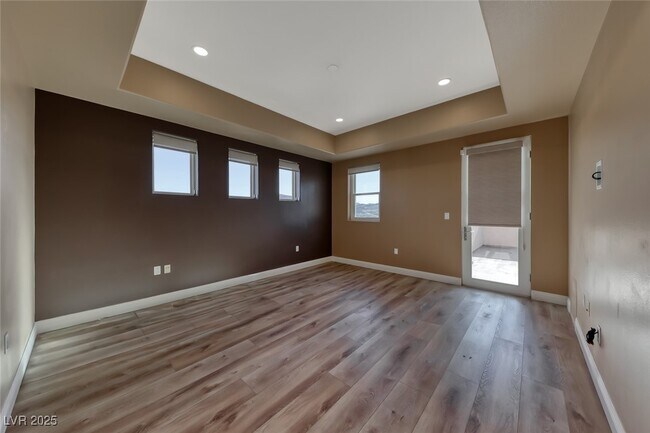 Building Photo - 64 Strada Principale