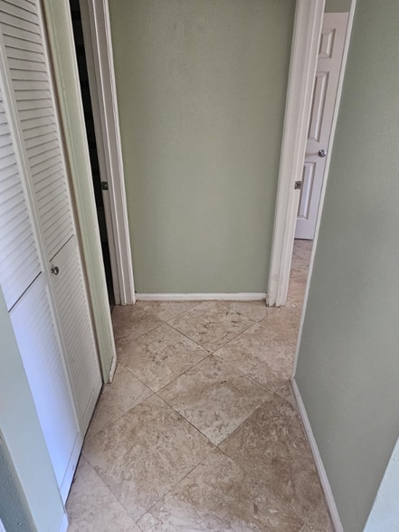 Building Photo - 3550 Lebon Dr