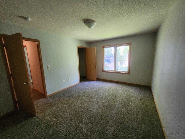 Building Photo - 1040/1044 4th St SE, Forest Lake, MN 55129 (duplex)