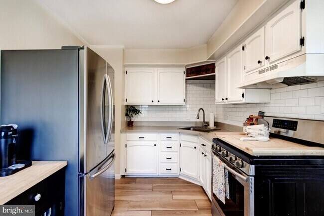 Building Photo - Charming Home in King of Prussia