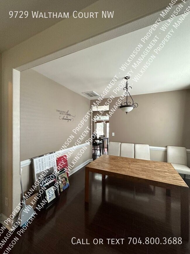 Building Photo - Pet Friendly Home in Very Desirable Highla...