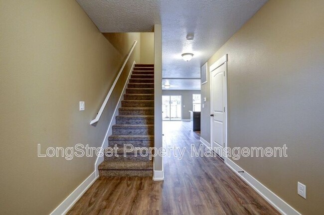 Building Photo - 484 S Monmouth Ave
