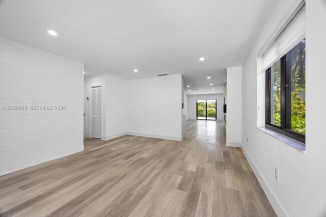 Building Photo - 3052 SW 26th St