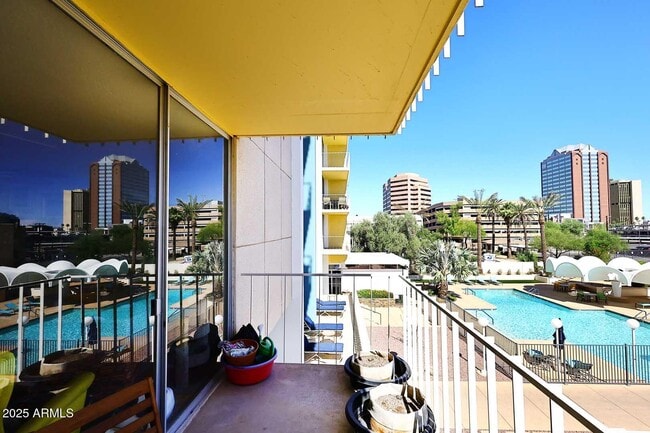 Building Photo - 207 W Clarendon Ave