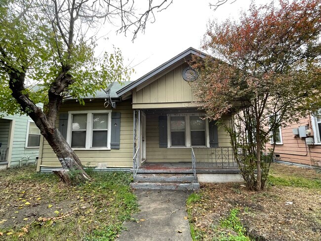 Building Photo - 713 E Elmira St