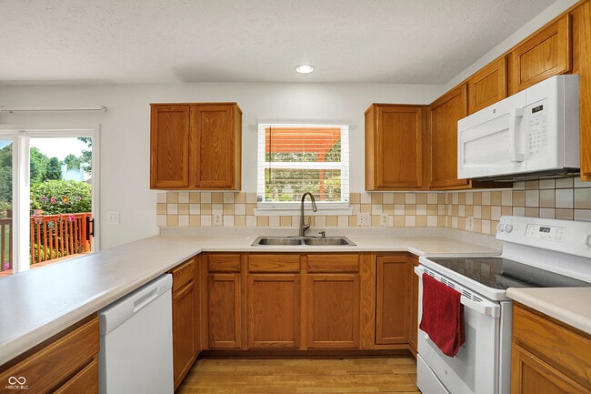 Building Photo - 5761 Cantigny Way S