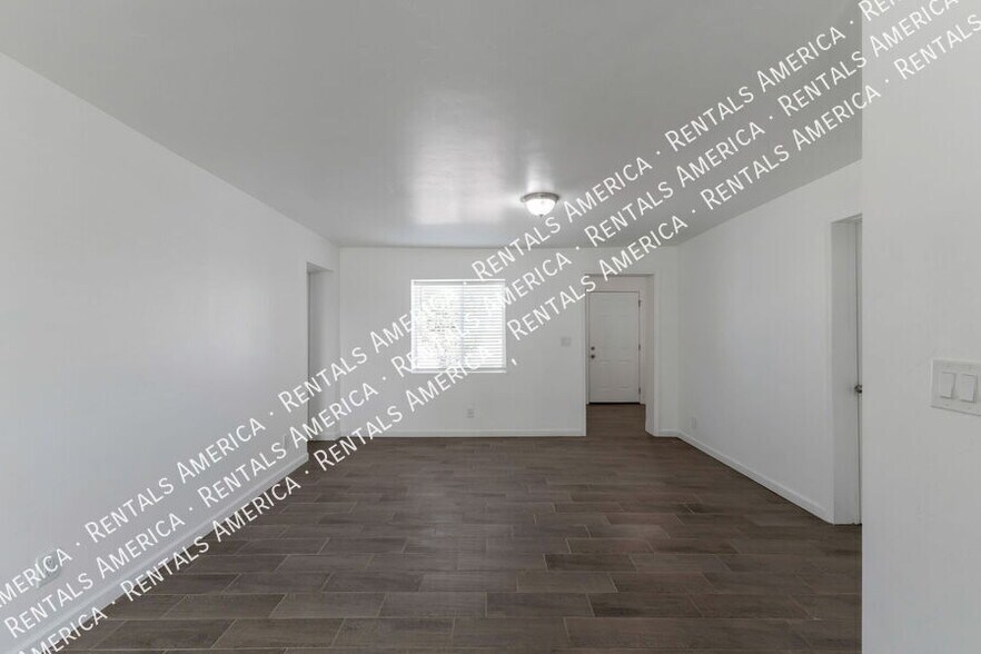 Building Photo - 207 W Ohio St