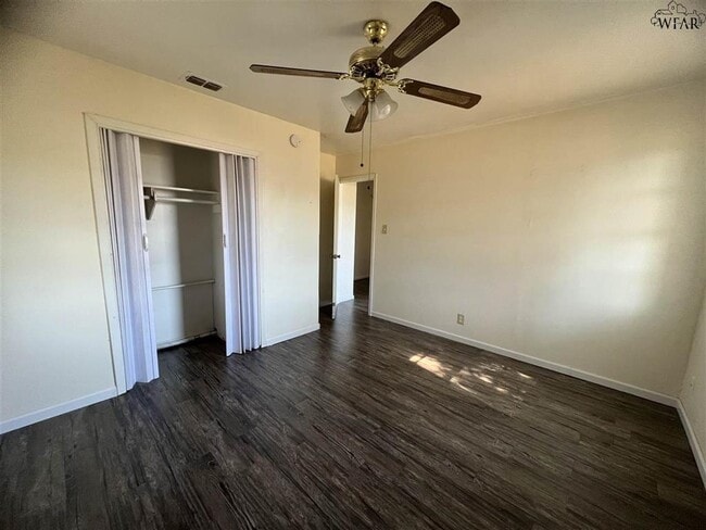 Building Photo - 1421 Tanbark Rd