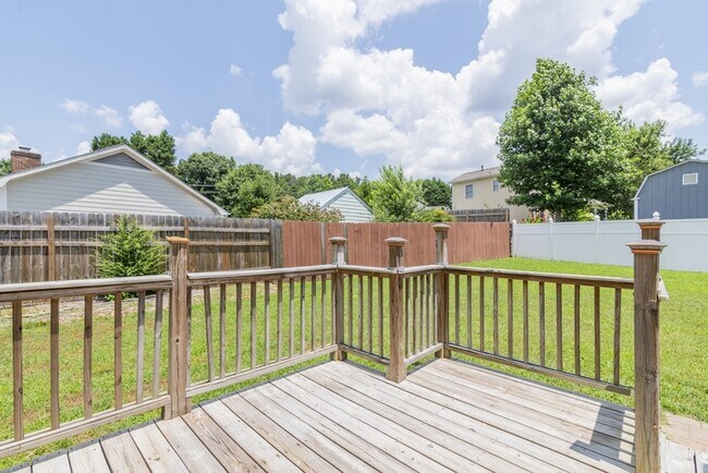 Building Photo - 578 Tryon Pl