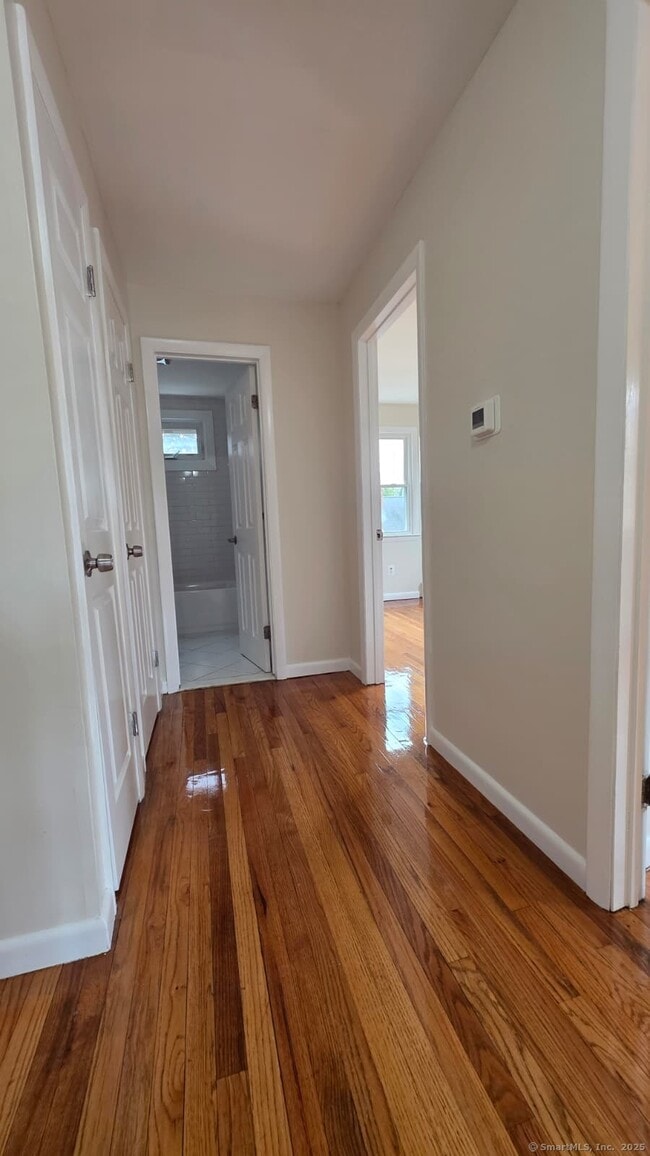 Building Photo - 104 Yacht St