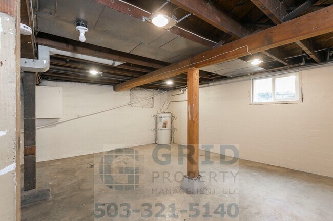 Building Photo - GPM569 - SE Caruthers St (T2)