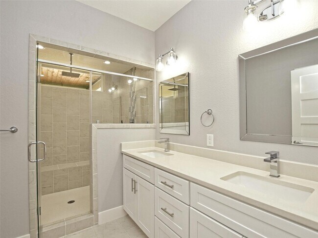 Building Photo - 1130 Lott Ave