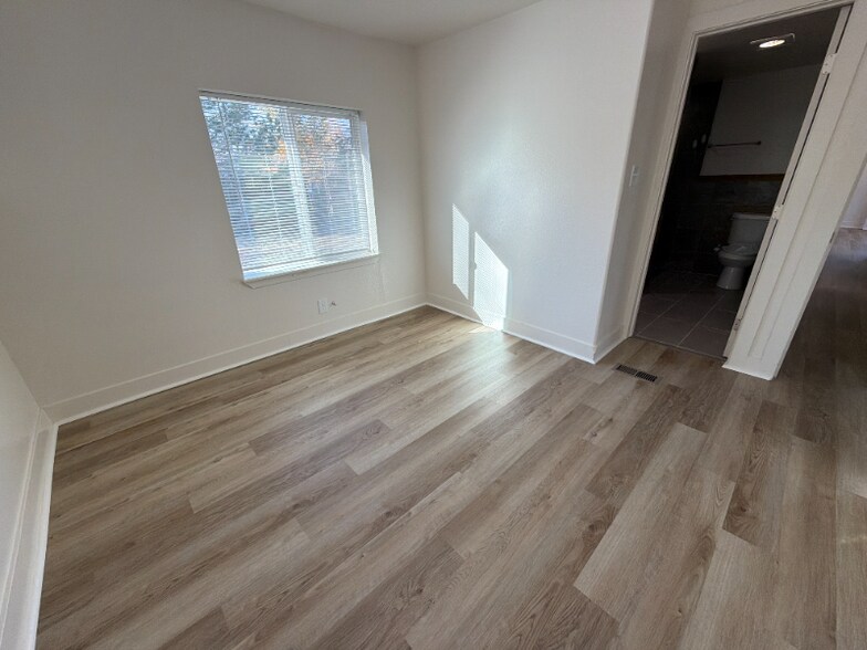 Building Photo - 8401 Peakview Dr