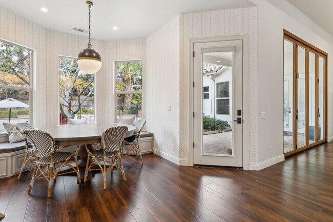 Building Photo - Luxurious Furnished Spanish-Style Home wit...