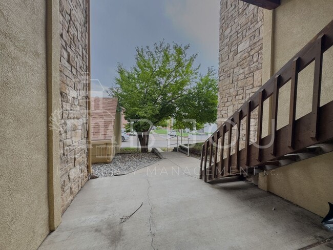 Building Photo - Beautiful 2 Bed, 2 Bath