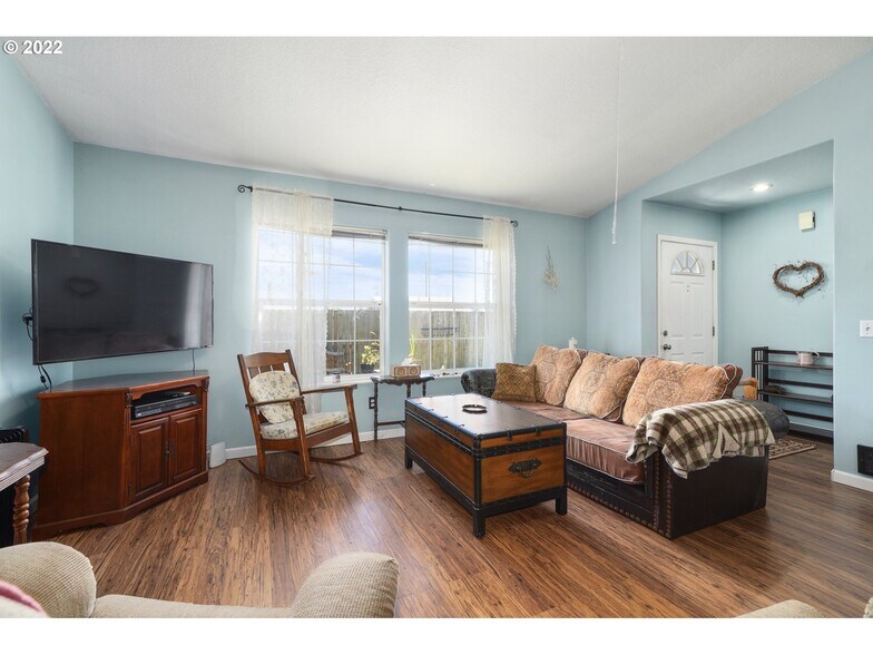 Living room and entry - 909 Madrona Ave