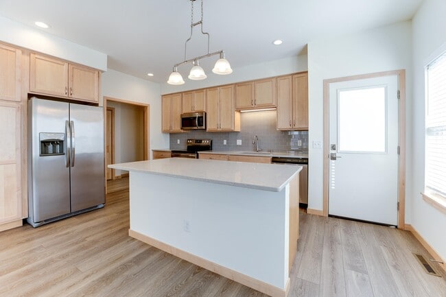 Building Photo - 3630 Angelus Wy