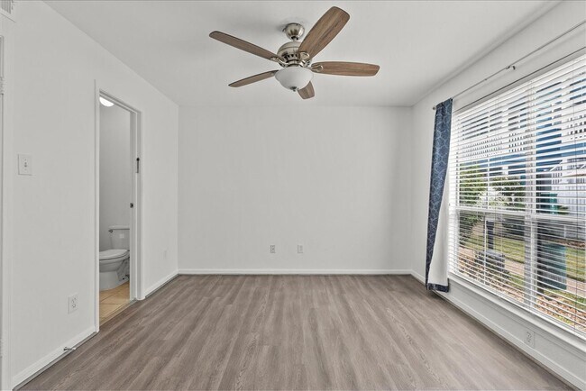 Building Photo - 3506 Cove View Blvd