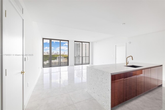 Building Photo - 2678 Tigertail Ave